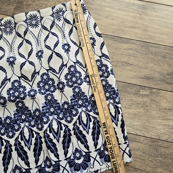 Lila Rose Womens Cotton/spandex Size 6 Floral Blue and White Skirt - Picture 3 of 15